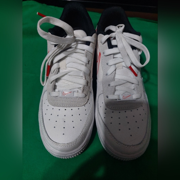 Sneaker - Picture 3 of 4